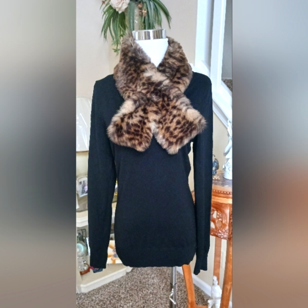 INC International Concepts Sweater with Faux Fur Collar. L Black NWOT Runs Small